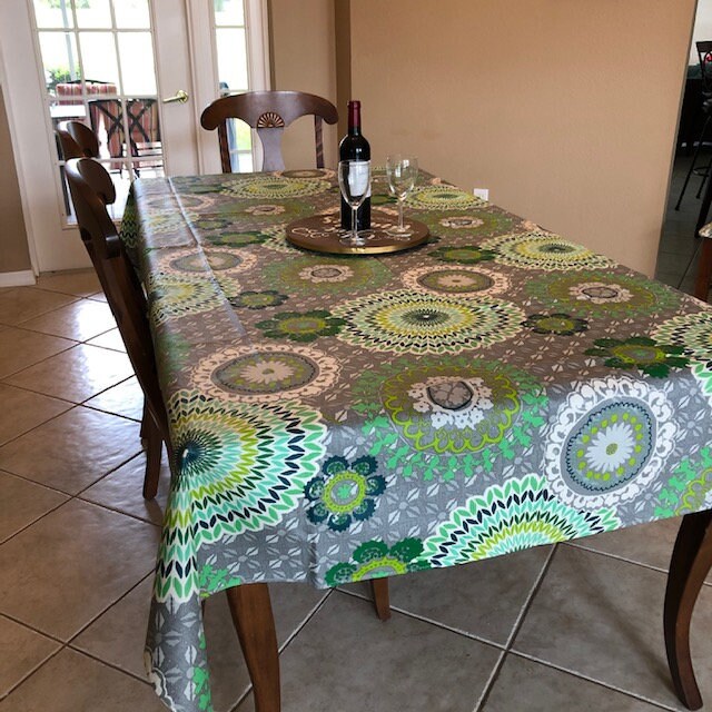 Rectangular 78", 98" or 118" Tablecloth - Funky Green