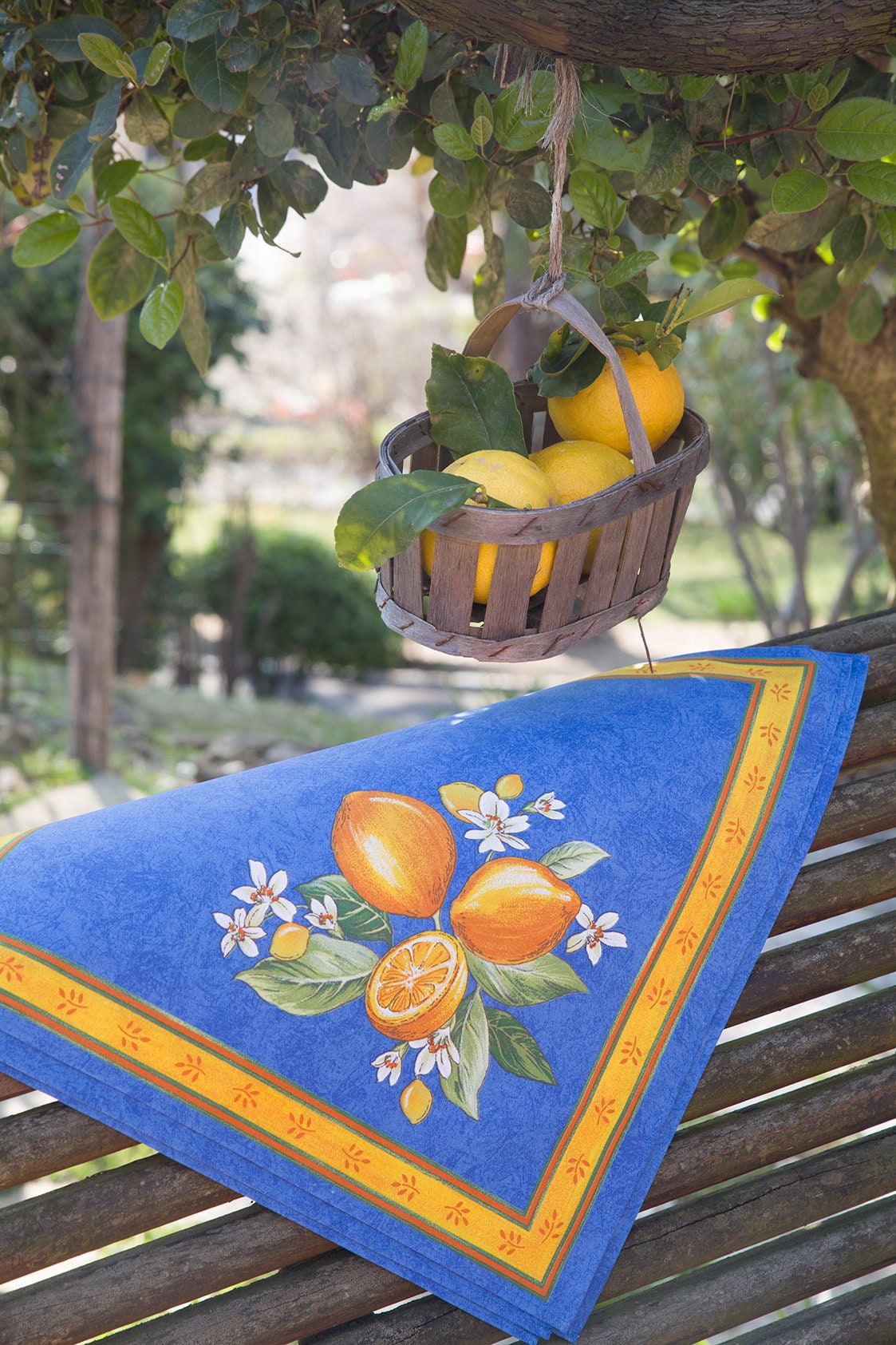 Round 90" Tablecloth - Lemon Blue