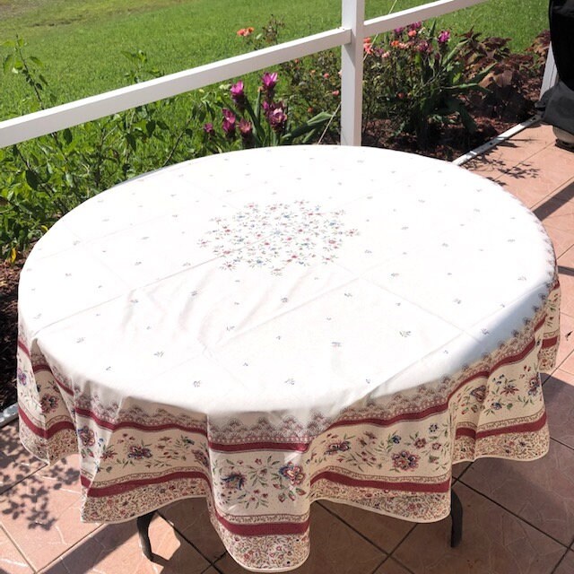 Round 70" Tablecloth - Beaucaire Red