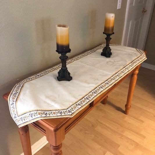 Beautiful Provence table runner "Moustiers" Pattern from France
