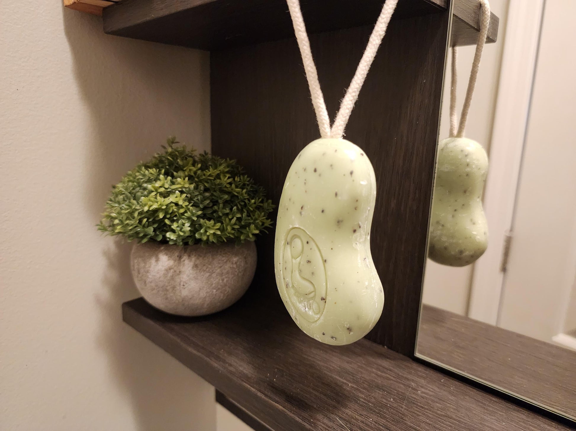 Natural Foot Scrub Soap with Green Tea, Shea Butter and Exfoliating Kiwi Seeds, Peppermint Spa Feeling, Hydrating Sensitive Skin
