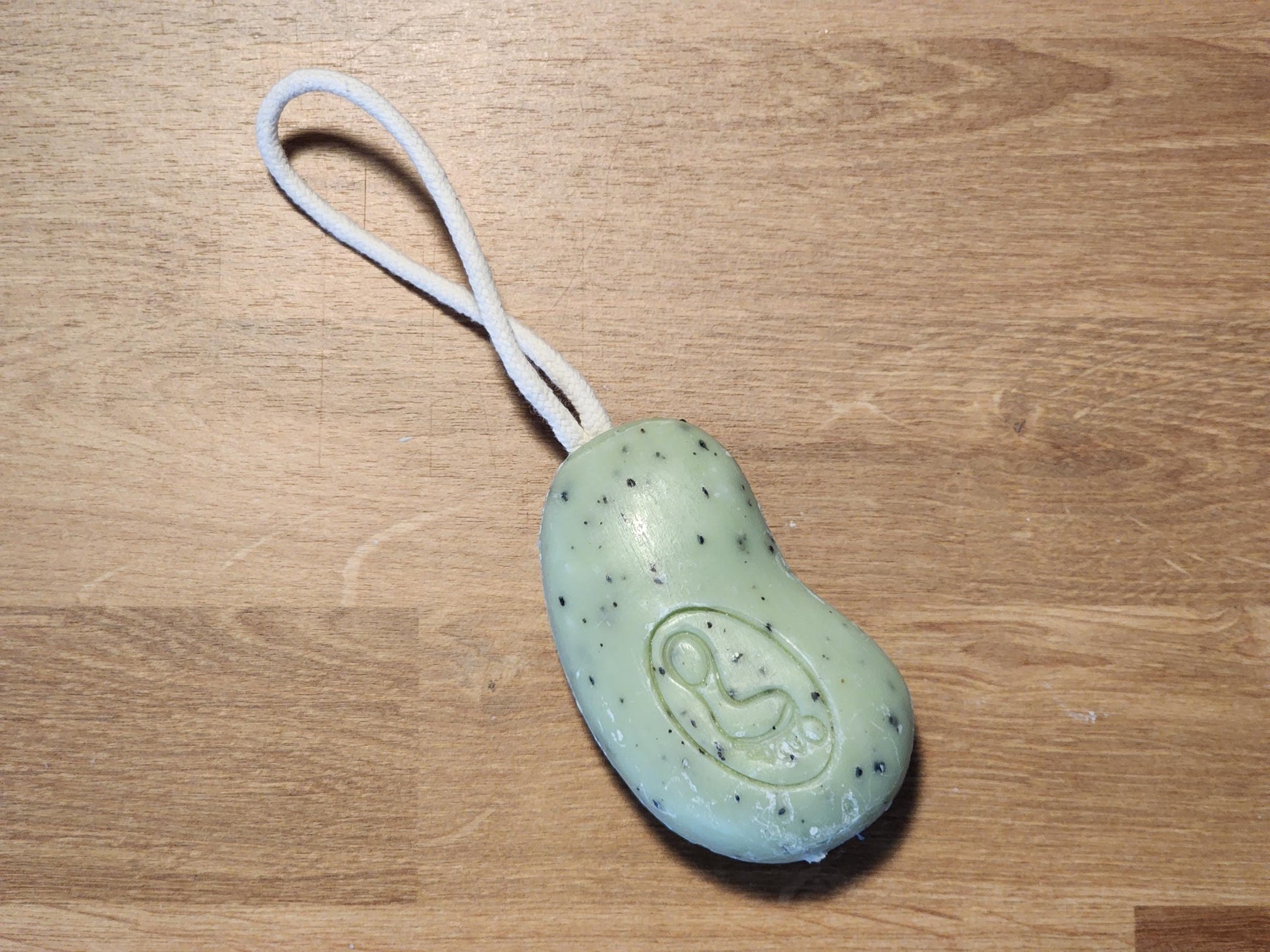 Natural Foot Scrub Soap with Green Tea, Shea Butter and Exfoliating Kiwi Seeds, Peppermint Spa Feeling, Hydrating Sensitive Skin