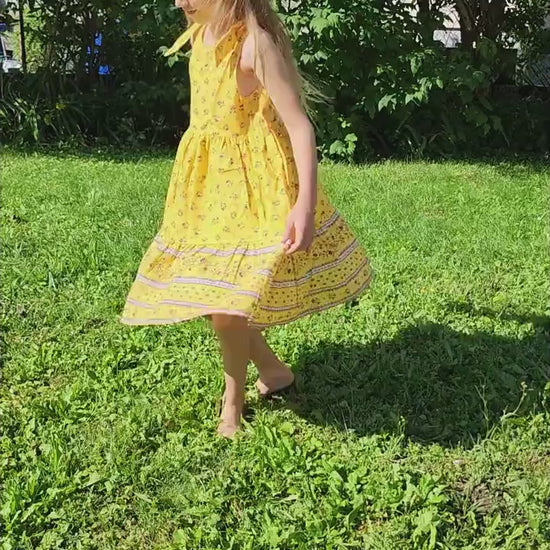 Adorable French Sundress Cotton Girls Made in France Kid Size Wild Flowers Off White Yellow
