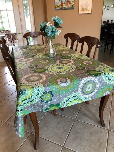 Rectangular 78", 98" or 118" Tablecloth -  Funky Green