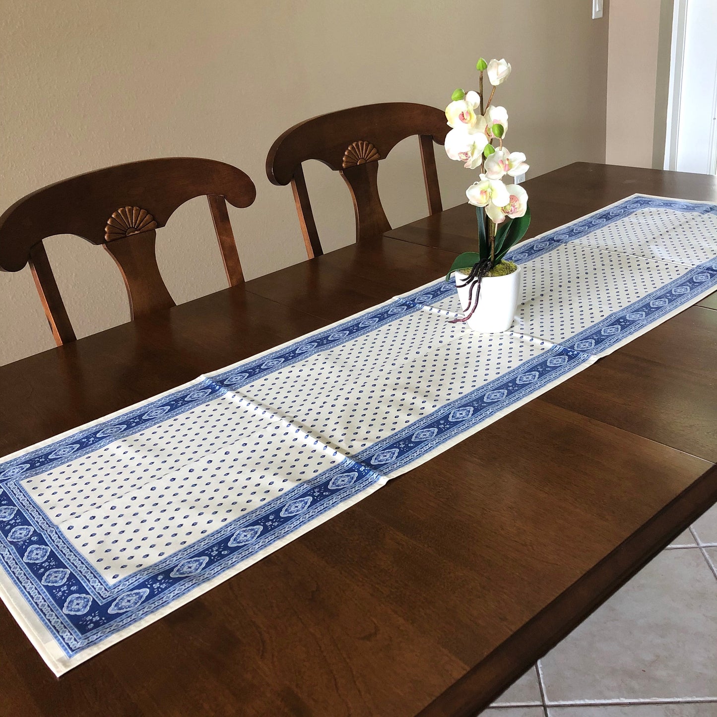 Jacquard Table Runner - Esterel