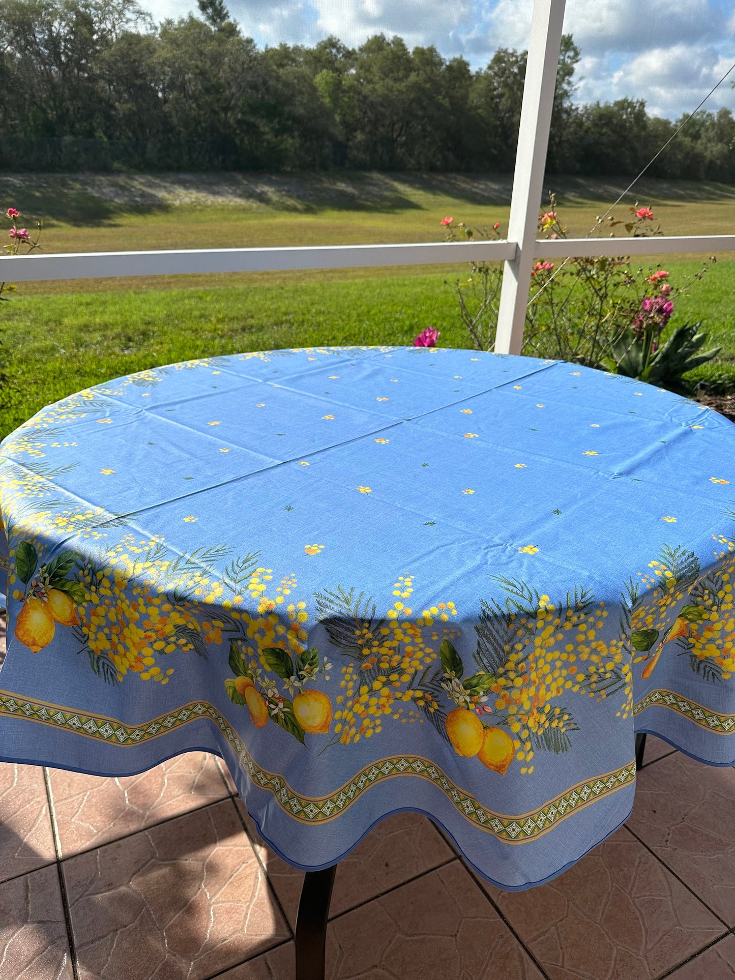 Round 70" Tablecloth - Lemon Mimosa Blue