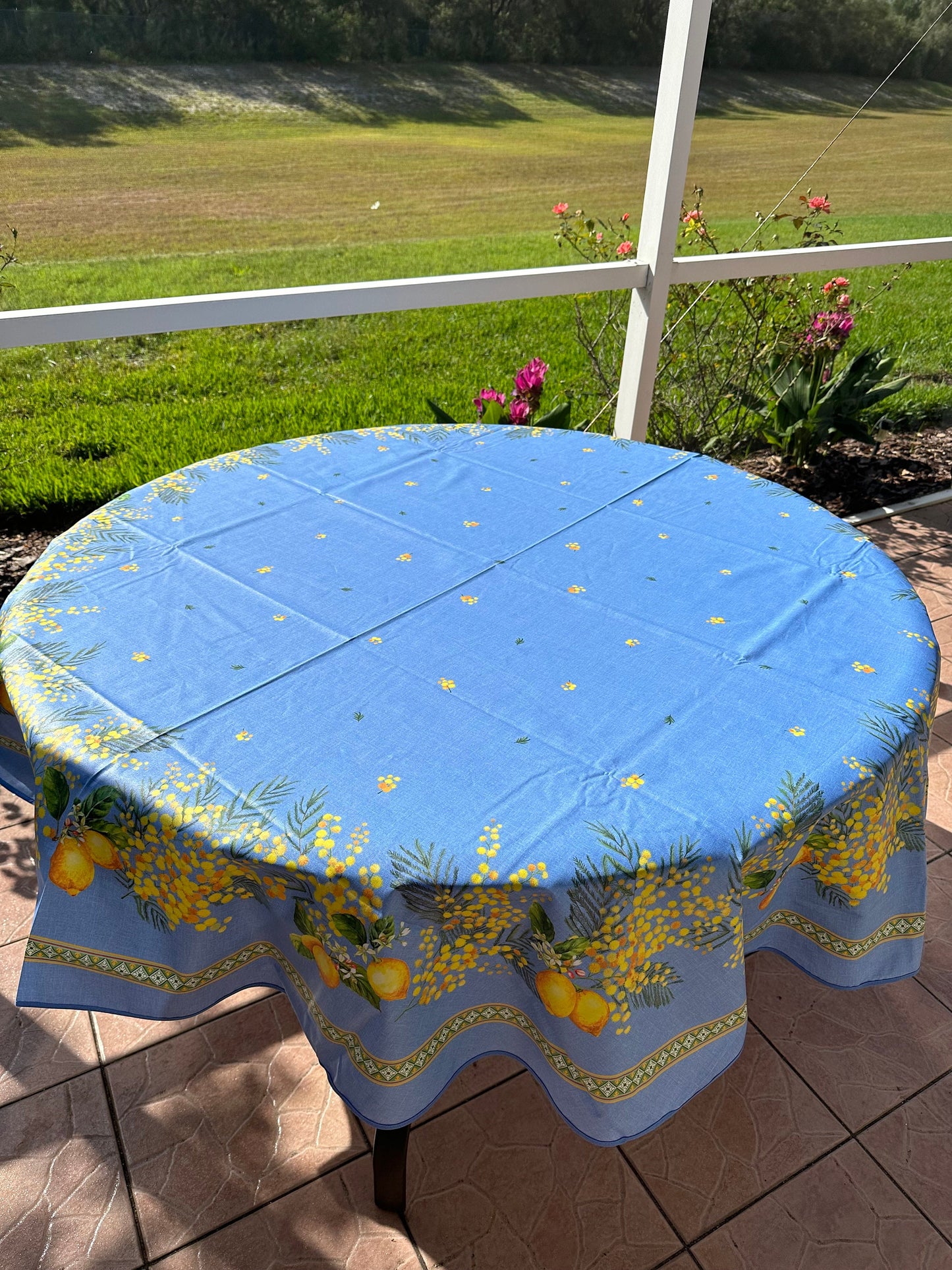 Round 70" Tablecloth - Lemon Mimosa Blue